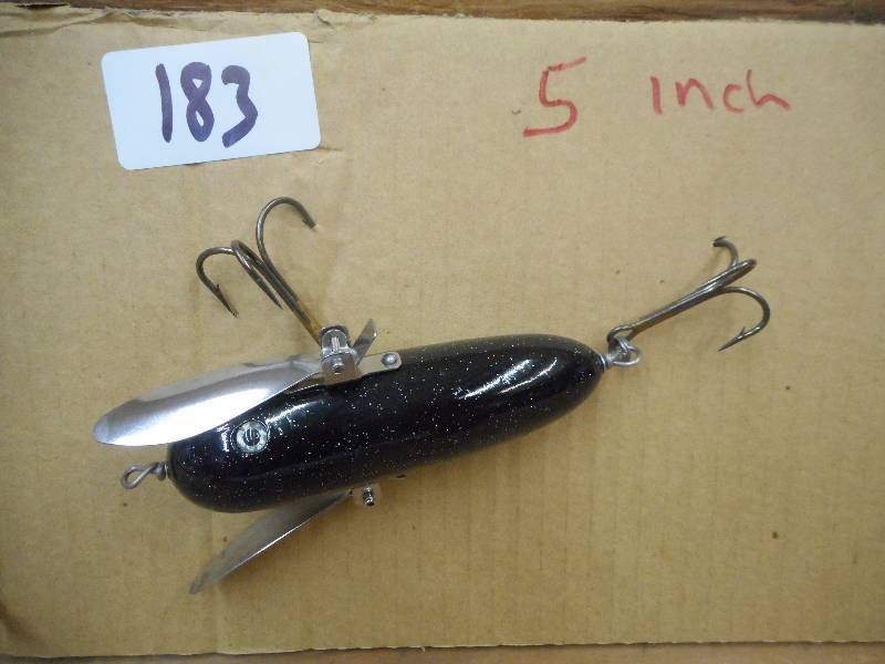 lot 183 image: (1) 5 Crankbait Lure ...