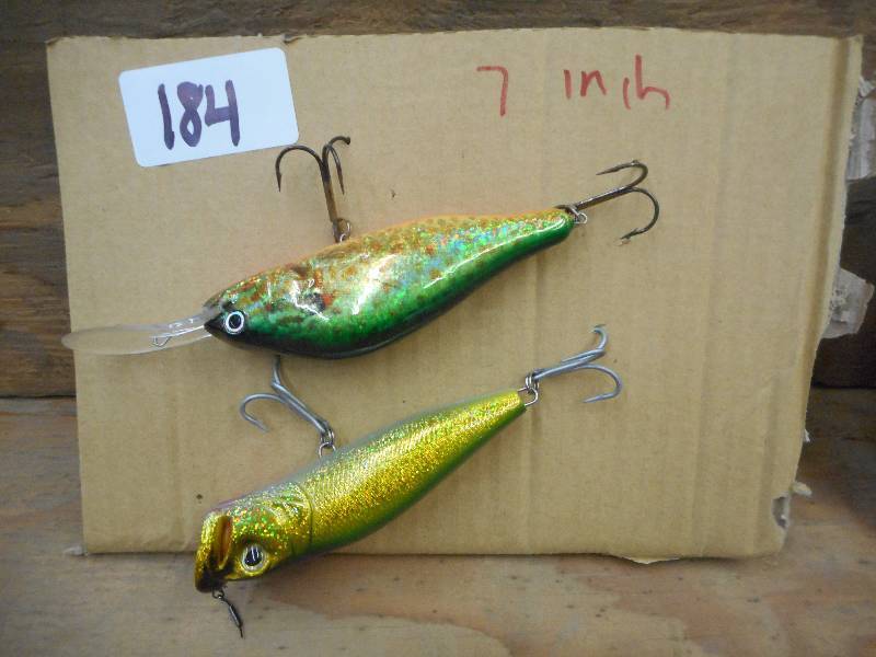 lot 184 image: (2) 7 Muskie Crankbait Lures ...
