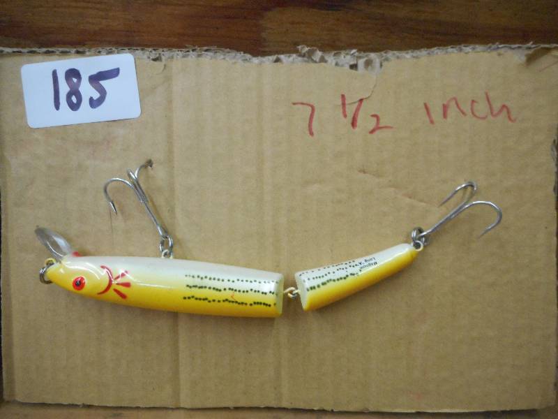 lot 185 image: 7.5 Muskie Crankbait Lure ...