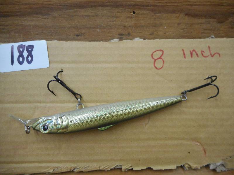 lot 188 image: 8 Muskie Crankbait Lure ...