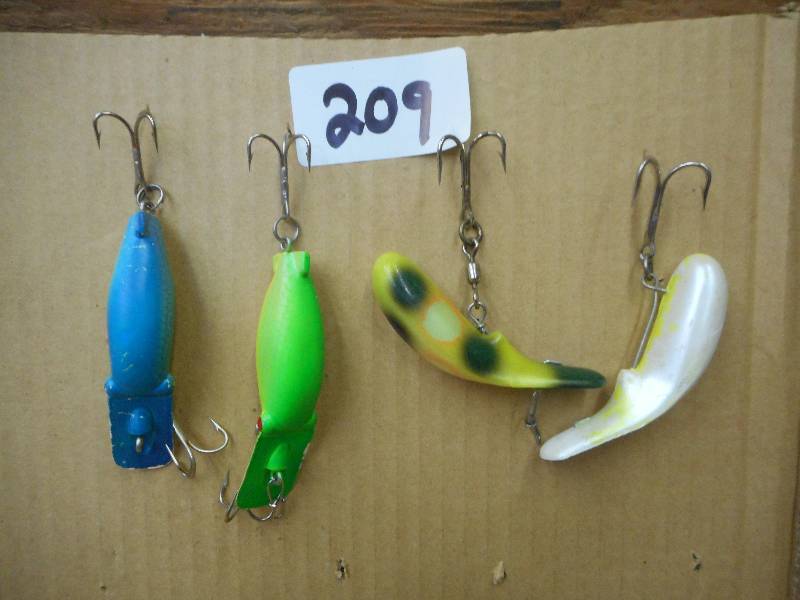 lot 209 image: (4) Assorted Crankbait Lures ...