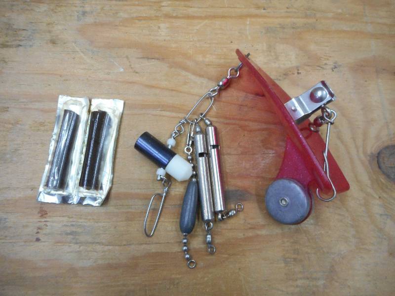 lot 220 image: Bag Of Deepwater Fishing Accessorie...