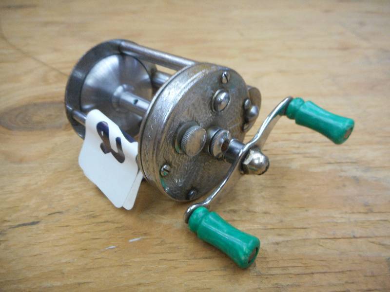 lot 272 image: Vintage Pfleuger Summit Casting Ree...