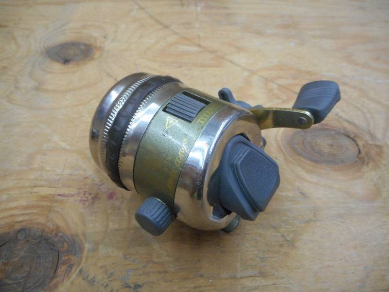 lot 273 image: Eagle Claw Titan II Spin-Cast Reel ...