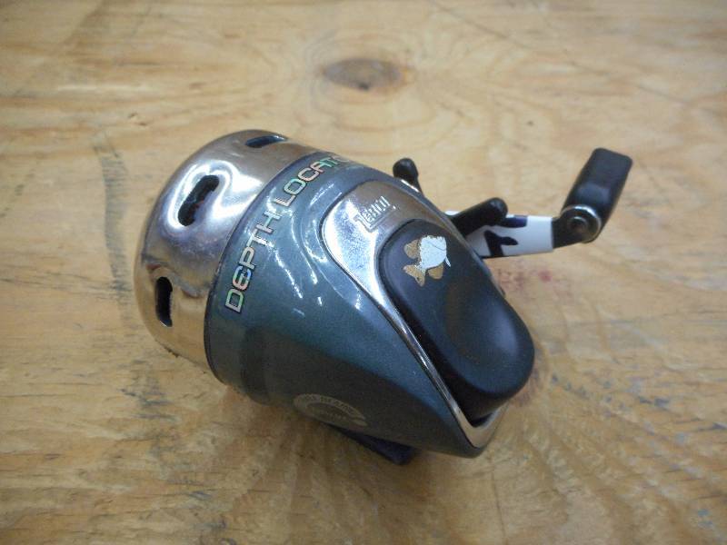 lot 274 image: Zebco Depth Locator Spin-Cast Reel ...