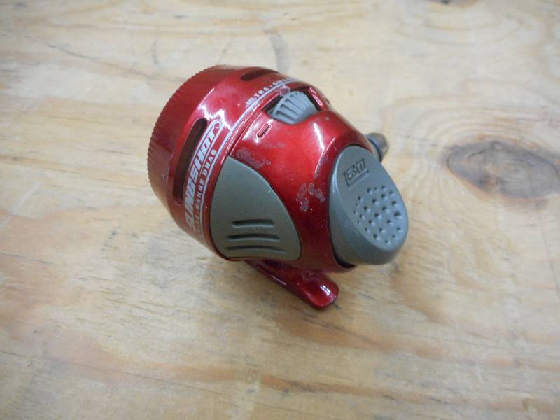 lot 276 image: Zebco Slingshot Spin-Cast Reel...