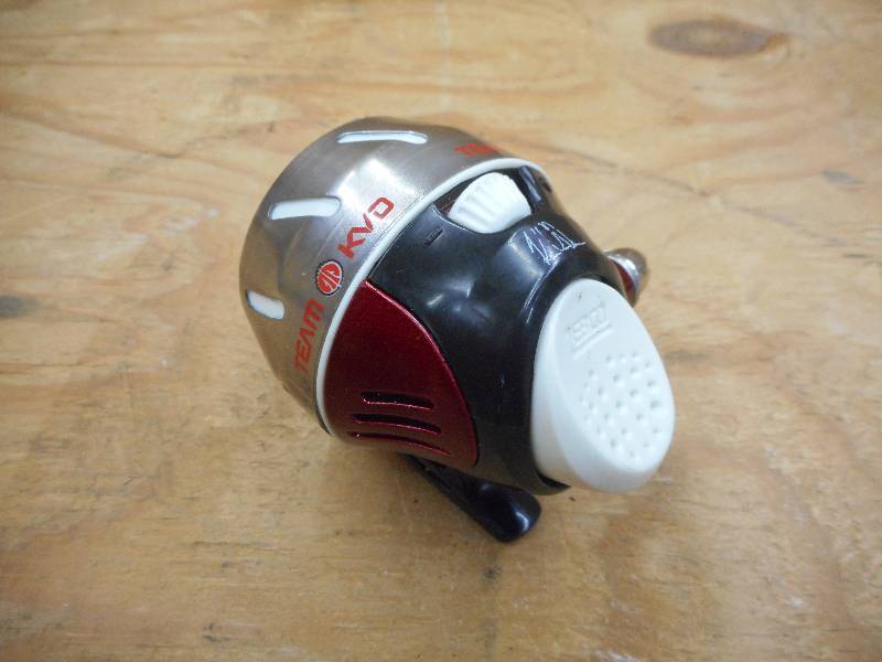 lot 280 image: Zebco Team KVD Spin-Cast Reel ...