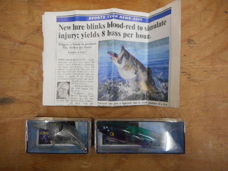 lot 305 image: (2) New Light-N-Strike Lures ...