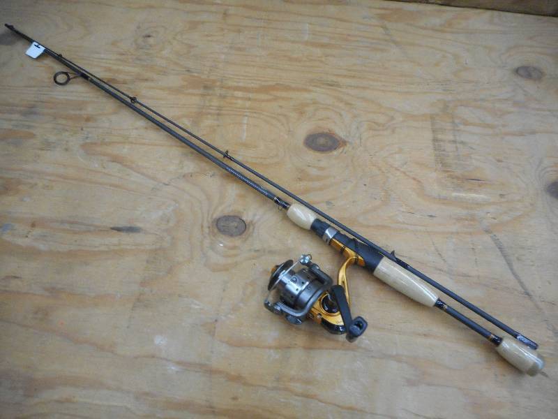 lot 314 image: New Quantum 2-Piece IM7 66 Medium...