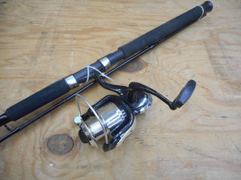 lot 323 image: New Outdoor Angler 2-Piece 7ft Medi...