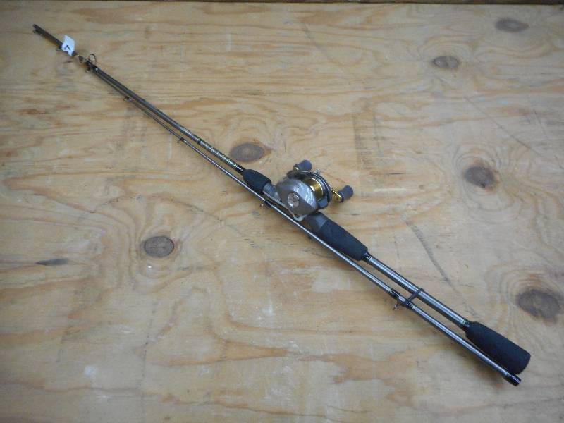 lot 327 image: Like New Pinnacle 2-Piece 66 Medi...
