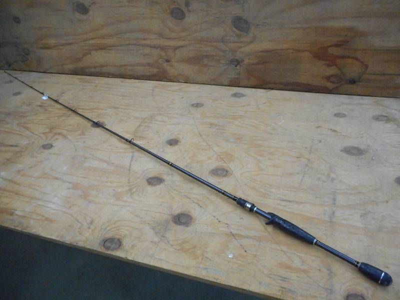 lot 363 image: Bass Pro Shops Johnny Morris Carbon...