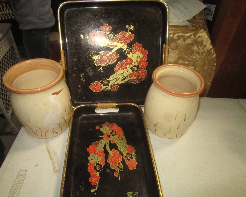 2 Crocks and 2 Oriental Trays