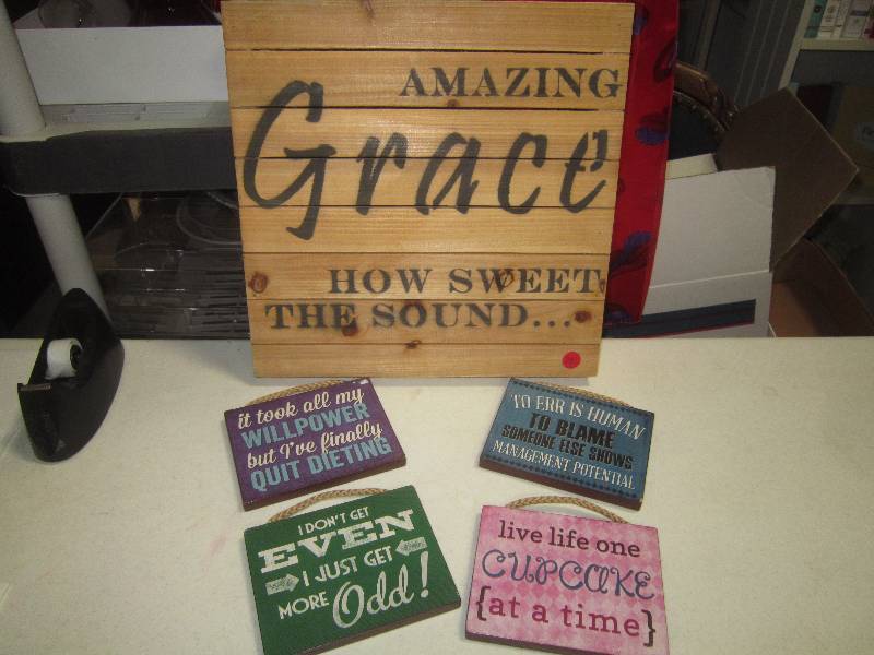 Amazing Grace 14x14 Wall Hanging & 4 Signs