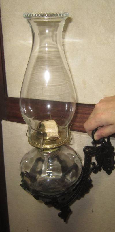 Hanging Cast Iron Oil Lamp with Bracket
