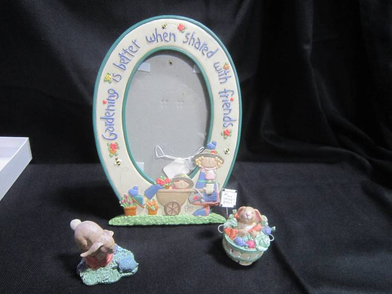 Picture Frame by Sue Dreamer 2 Bunnies by Sandi Gore Evans