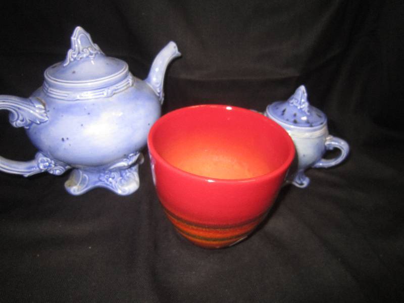 Holland Mold Coffee Pot & Covered Sugar Retail $45 Bright Round Pots 6 x 6 NEW