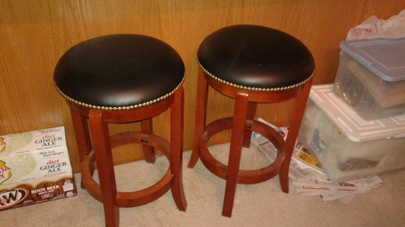 WOOD BAR STOOL WITH LEATHER SEAT