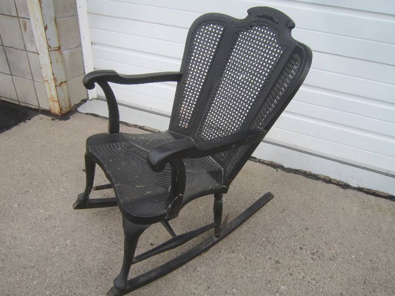 UNUSAL BLACK ROCKER