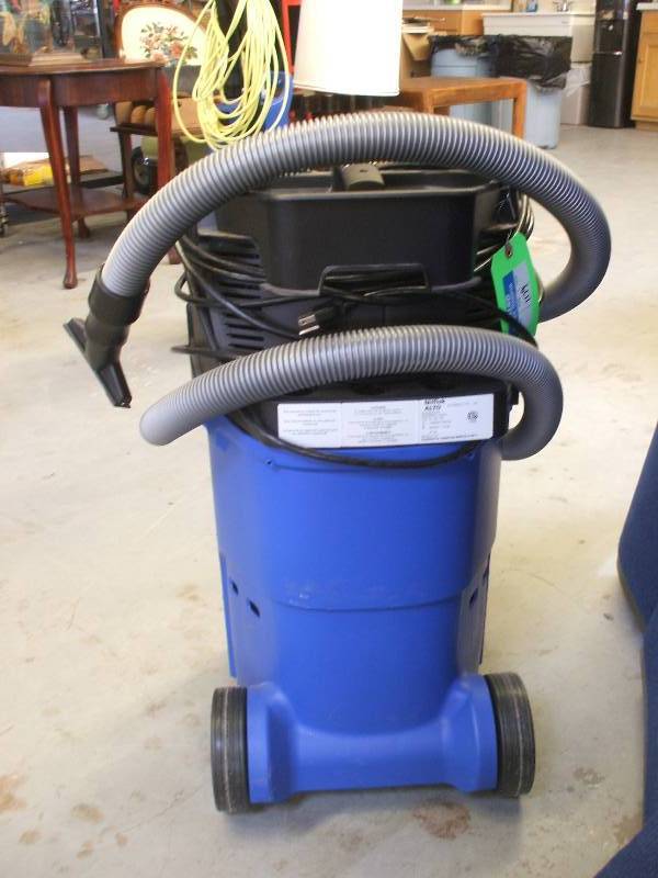 lot 13 image: Nilfisk Alto Attix Vacuum