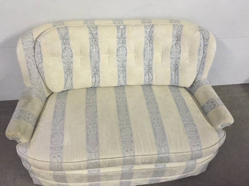 LOVE SEAT