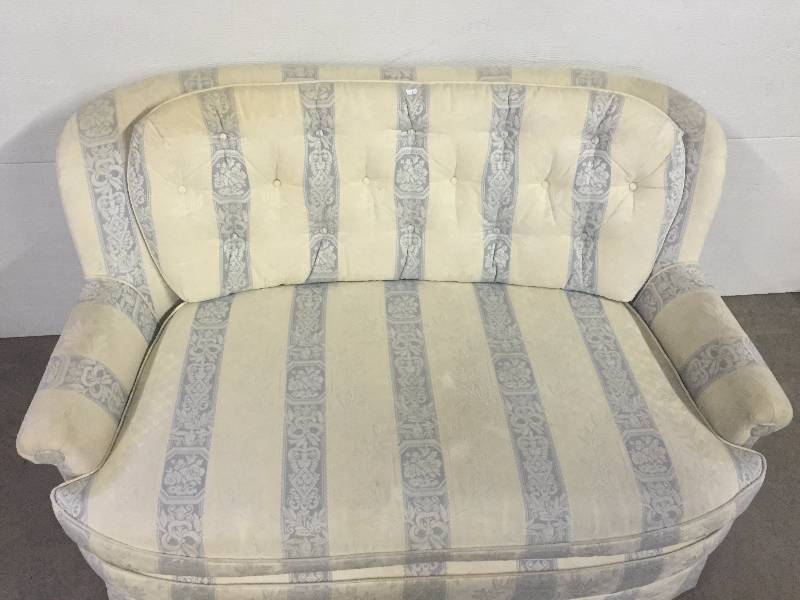 LOVE SEAT