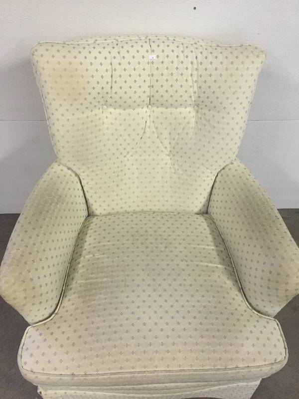 SITTING CHAIR