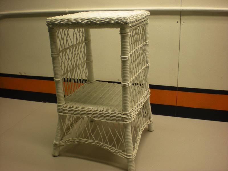 END TABLE WICKER