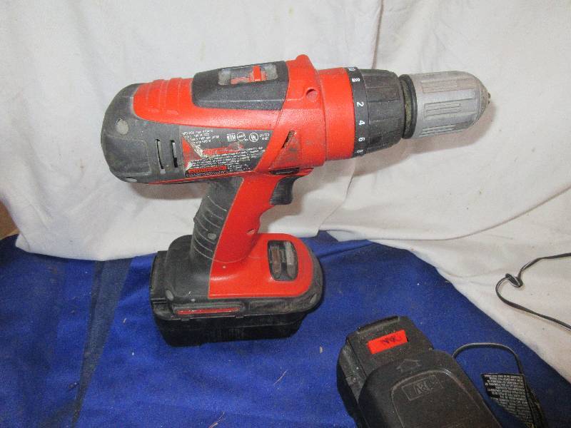 BLACK & DECKER CORDLESS DRILL