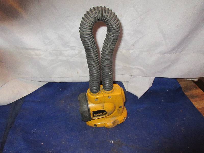 18 volt dewalt flashlight