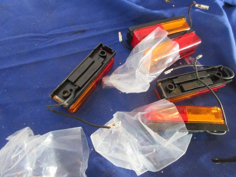 5 Medium trailer lights