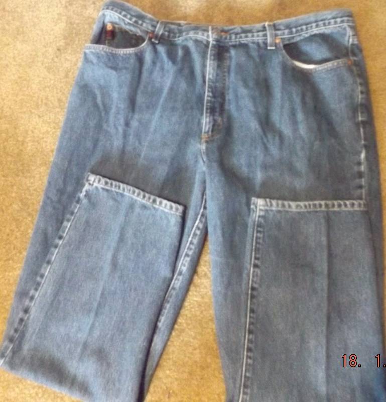 Mens Size 42x32 Jeans by Guess