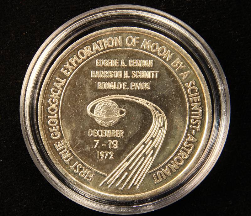 RARE APOLLO XVII 1972 - .999 FINE SILVER 1 TROY OZ. ENDING AMERICAS APOLLO PROGRAM IN AIRTITE HOLDER