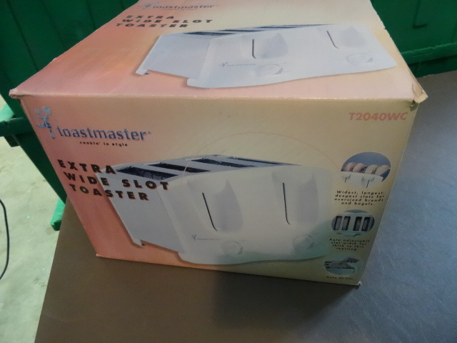 lot 21 image: NEW Toastmaster Extra Wide Slot Toaster