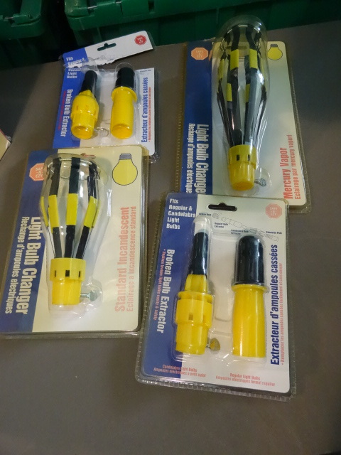 lot 22 image: NEW Lot Bulb Changers and Broken Bulb Extractors