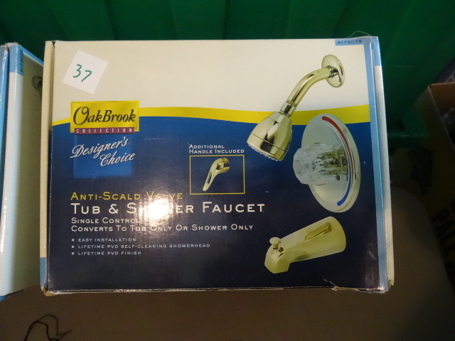 lot 37 image: NEW Oakbrook Tub and Shower Faucet pn 4172078