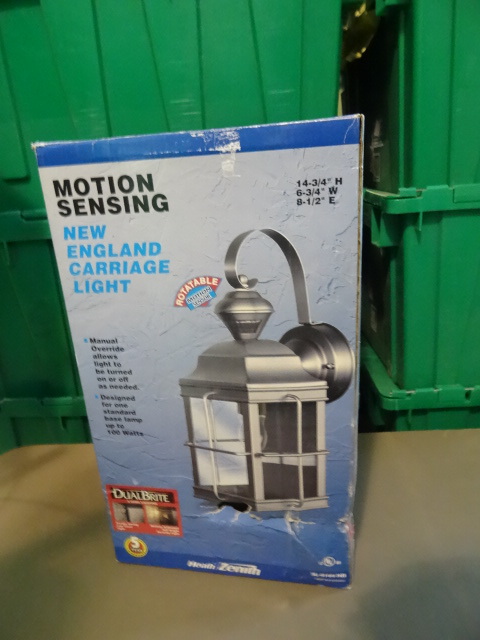 lot 78 image: NEW Heath Zenith Motion Sensing New England Carriage Light Outdoor Wall Lantern pn SL4144nb