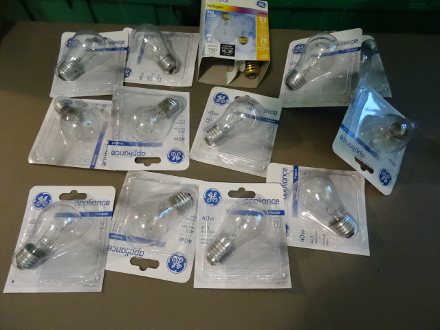lot 109 image: NEW Qty 11 Light Bulbs
