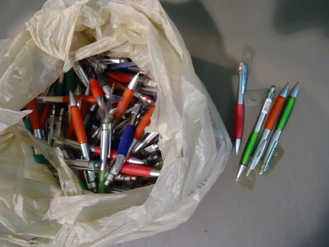 lot 117 image: NEW Approx Qty 100 BallPoint Pens Printed with Various Names ie. Kevin, Patricia, Ann, etc.