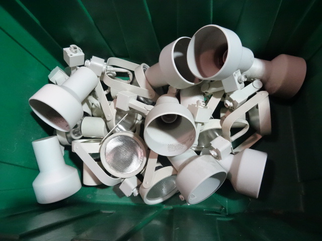 lot 120 image: USED Qty 17 Track Lights some with Bulbs