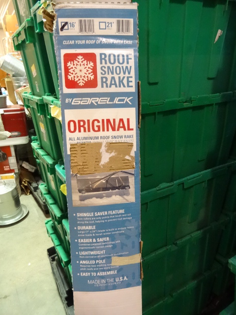 lot 152 image: OPEN BOX Aluminum Roof Snow Rake 16 ft Appears Complete