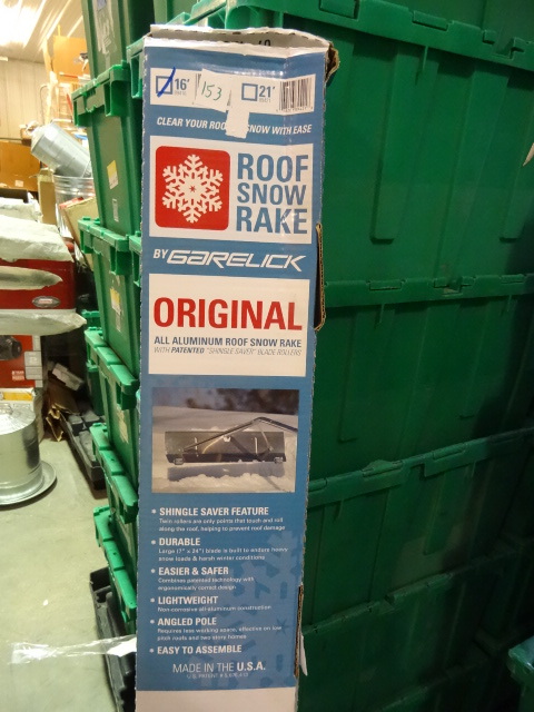 lot 153 image: OPEN BOX Aluminum Roof Snow Rake 16 ft Appears Complete