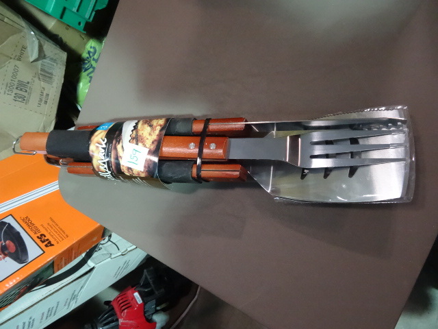 lot 159 image: NEW Grillmark 3 Pc Grill Tool Set