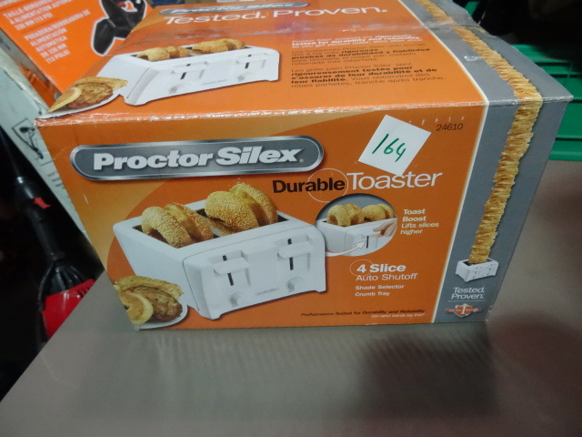 lot 164 image: NEW Proctor Silex Durable 4 Slice Toaster