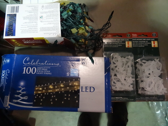 lot 175 image: NEW Lot Xmas Tree Lights and Mounting Hooks