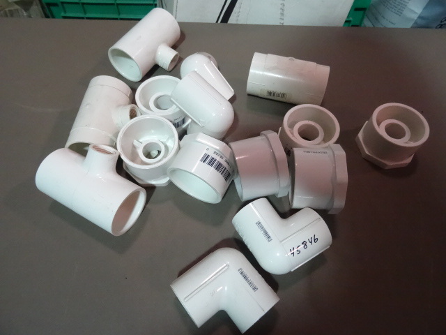 lot 232 image: NEW Lot Plumbing Fittings Qty 5 SCH 40 PVC 1 in elbows threaded and Qty 6 Sch 40 PVC Reducer 2 x 3  4 in