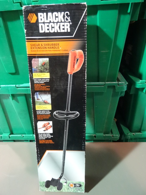lot 241 image: NEW Black and Decker Shear and Shrubber Extension Handle pn GSH1000