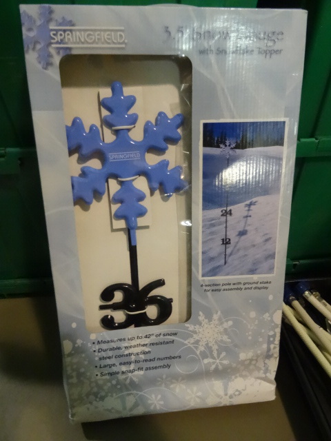 lot 252 image: NEW SpringField 3.5 ft Snow Guage with Snow Flake Topper