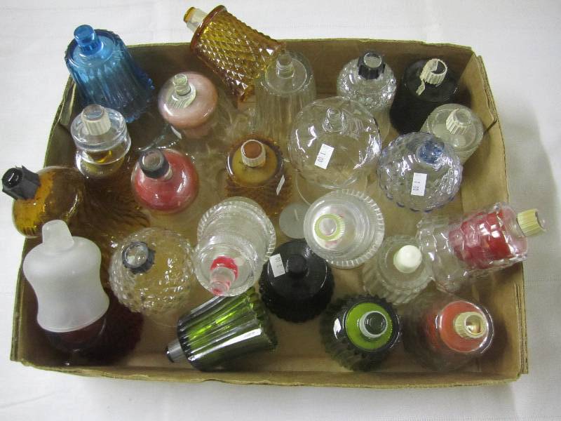 lot 3 image: Lot of glass candle holders and d...