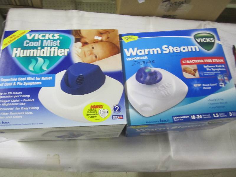 lot 6 image: Pair of Vicks vaporizers...